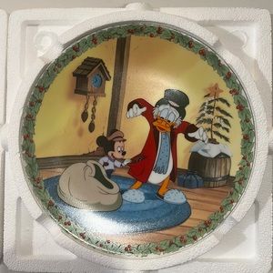Knowles Mickey’s Christmas Carol plate collection